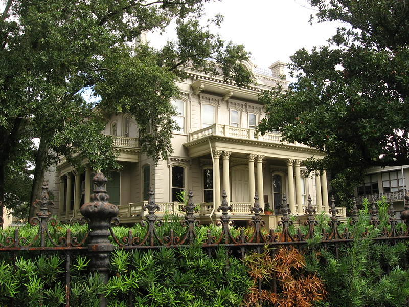 what to do in garden district new orleans