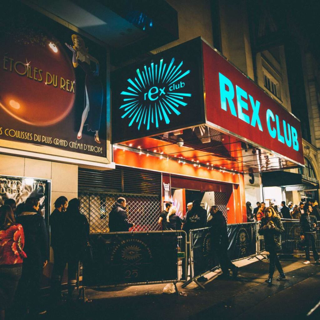 dance bars in Paris